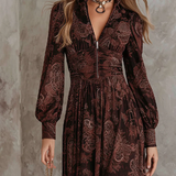 Ariane™ | Vestido maxi con estampado paisley y realce en la cintura
