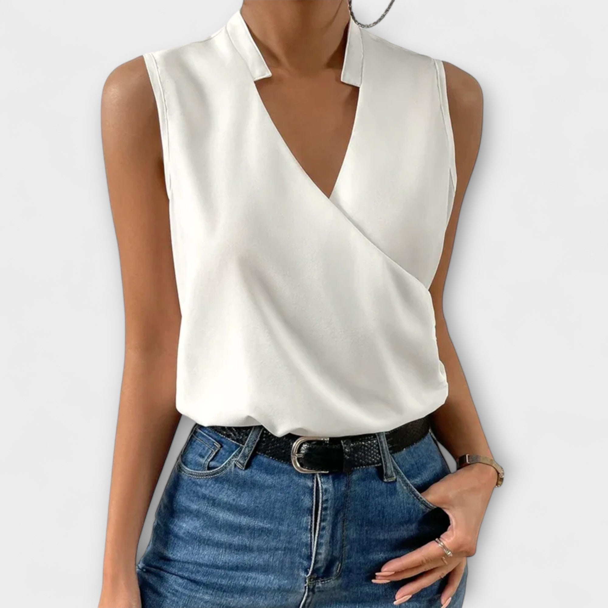 Top suave de verano con escote en V