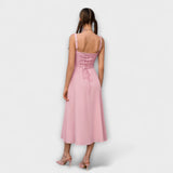 Upanje - vestido rosa con detalle de abertura