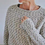 Victoria | Suéter gris elegante con escote en U